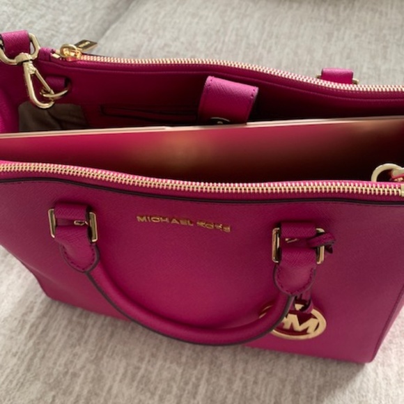 Michael Kors Satchel Fuschia - Picture 11 of 11